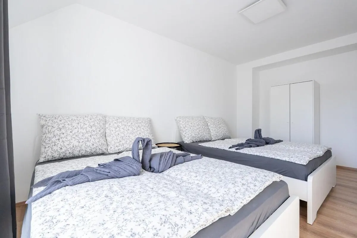 Modern Rooftop Apartment For Long Term Stays Wien