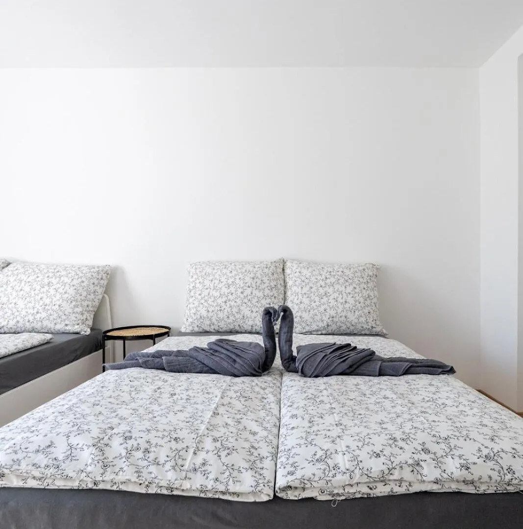 Modern Rooftop Apartment For Long Term Stays Wien