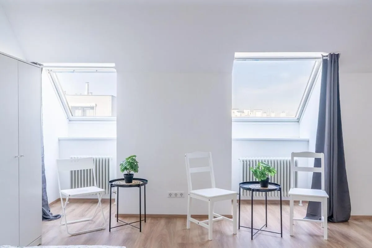 Modern Rooftop Apartment For Long Term Stays Wien