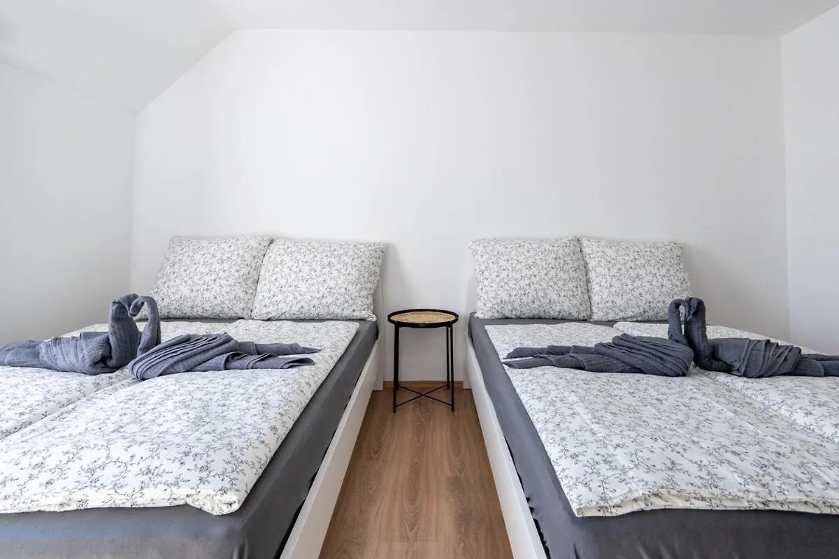 Modern Rooftop Apartment For Long Term Stays Wien